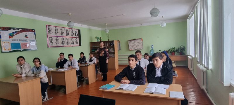 Полицейские Пригородного района рассказали учащимся Тарской школы об опасности экстремизма и терроризма